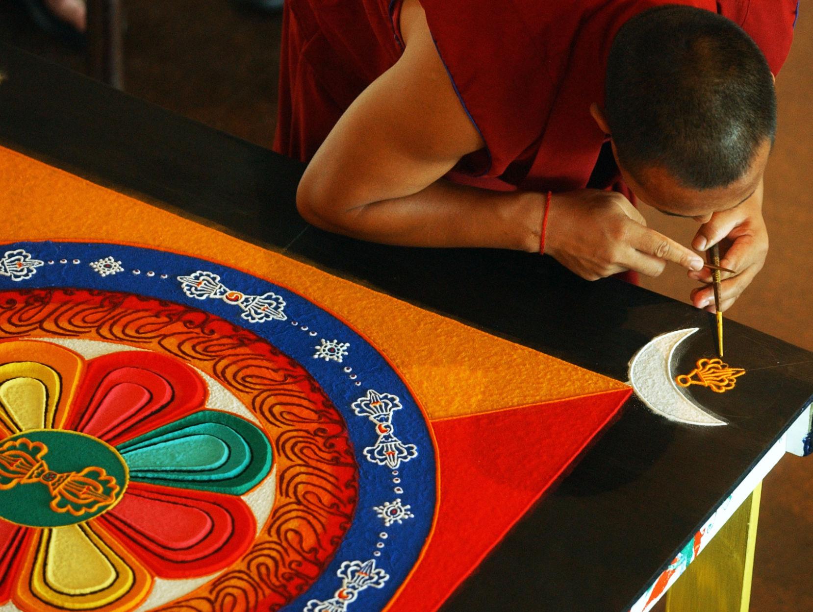 59245dadc0a90.image_ Spoleto | Tibetan Monk Creates Sand Mandala